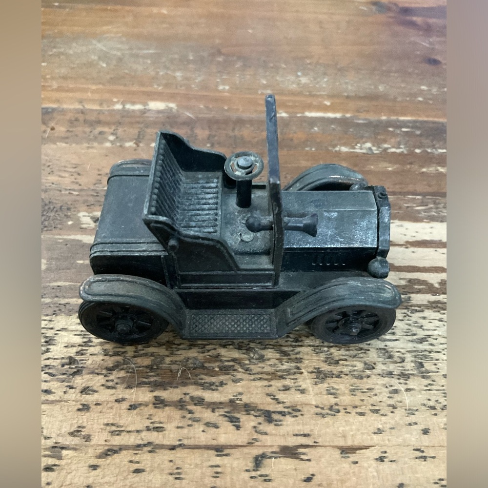 1917 MODEL "T" FORD AUTOMOBILE STATUE DIECAST PENCIL SHARPENER